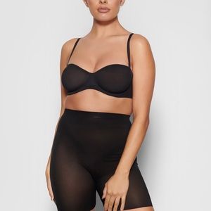 SKIMS SHEER SCULPTING SHORTS